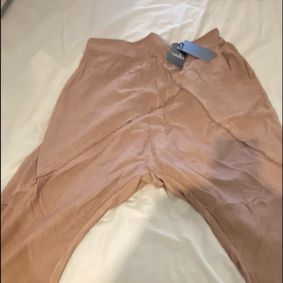 Capris pants - Picture 2 of 3